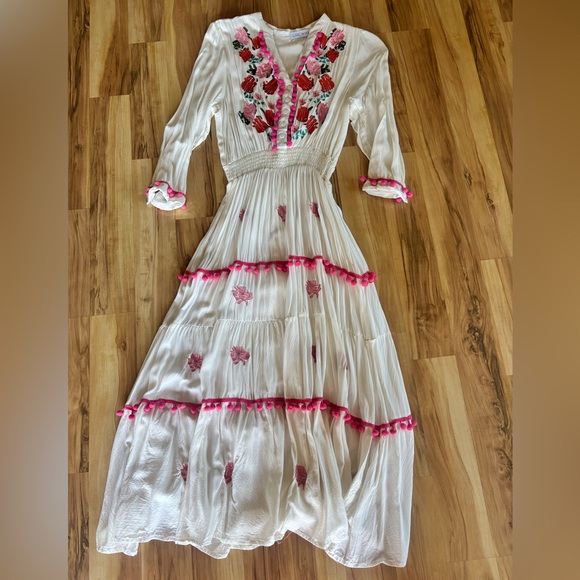 Chicwish Dresses & Skirts - Chicwish Embroidered Midi Dress